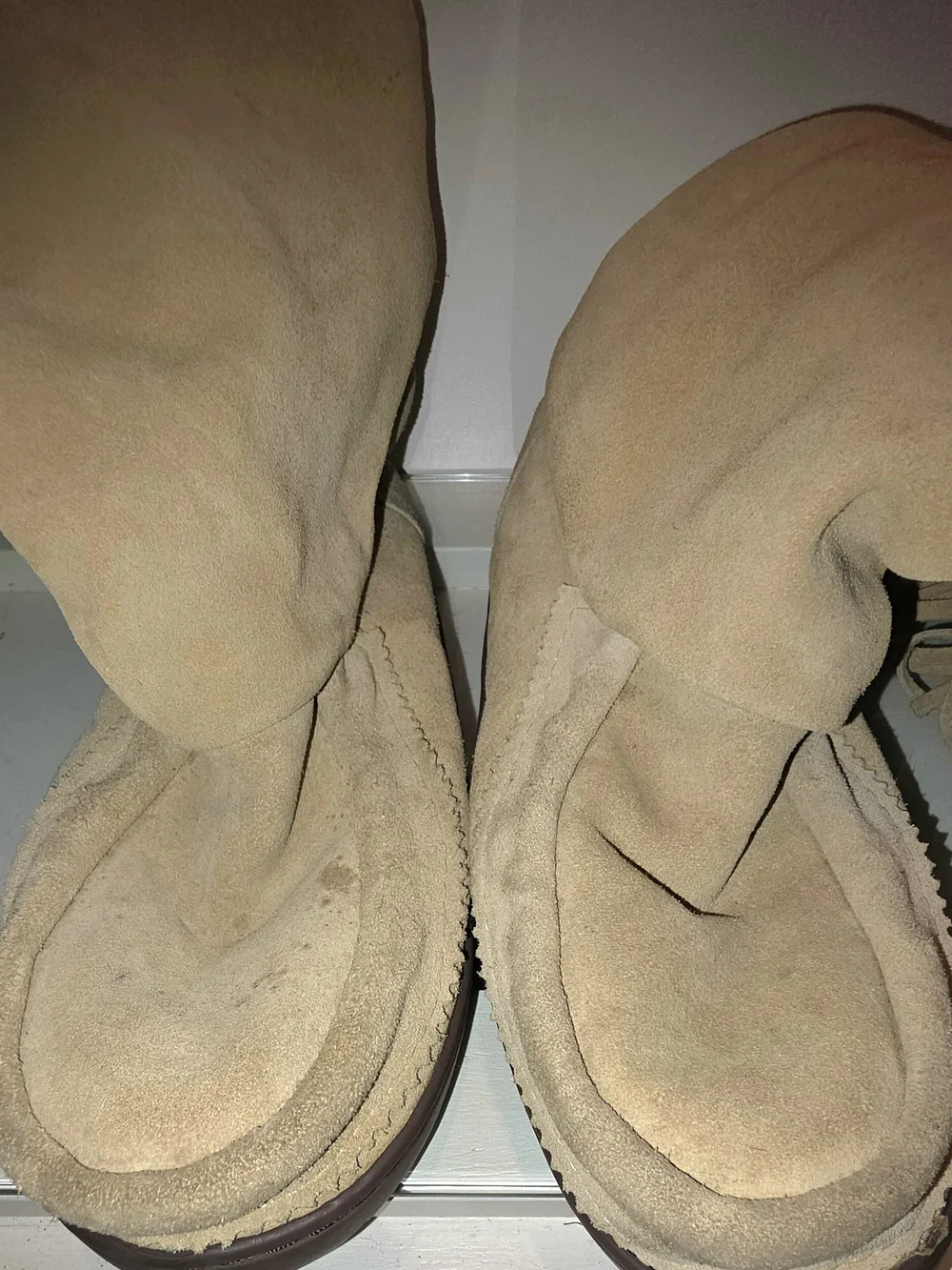 Women’s Winter Boots in Light Brown with Fringe.